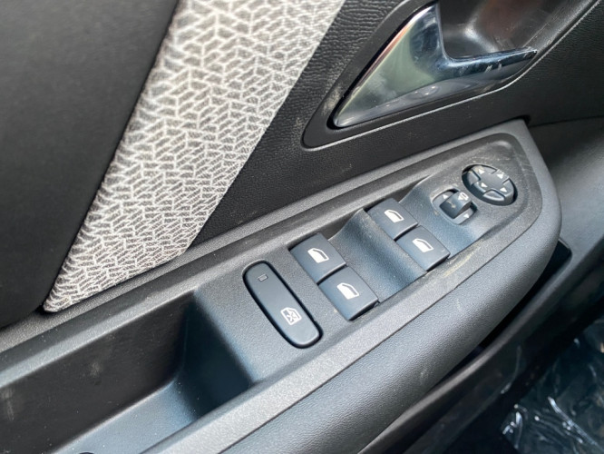 CITROEN_CITROEN_C4_FR2300877_16.jpg