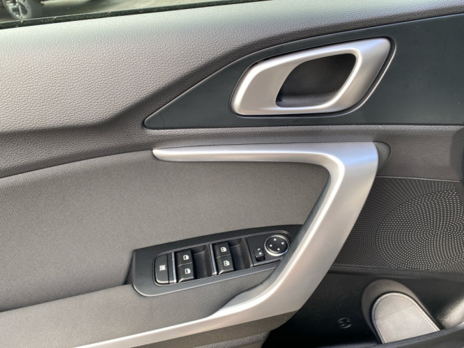 KIA_KIA_CEED_FR2300773_16.jpg
