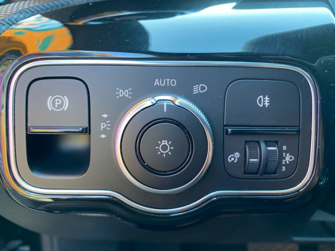 MERCEDES_MERCEDES_AKLASSE_FR2300894_8.jpg