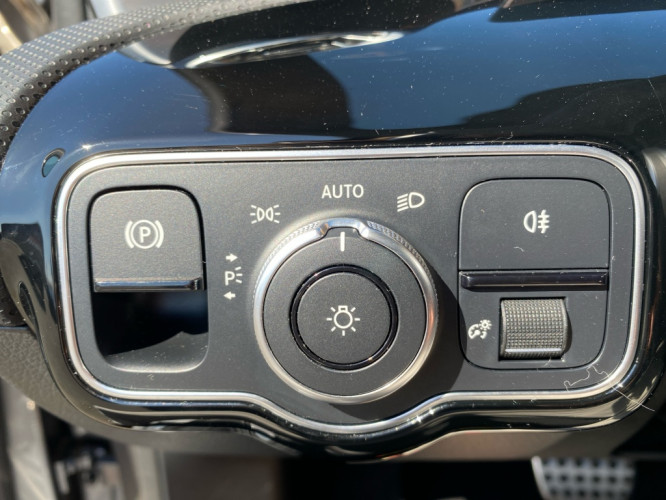 MERCEDES_MERCEDES_AKLASSE_FR2300932_8.jpg