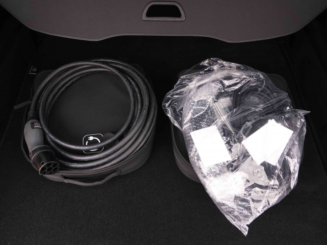 MERCEDES_MERCEDES_EQB_2548010_6.jpg