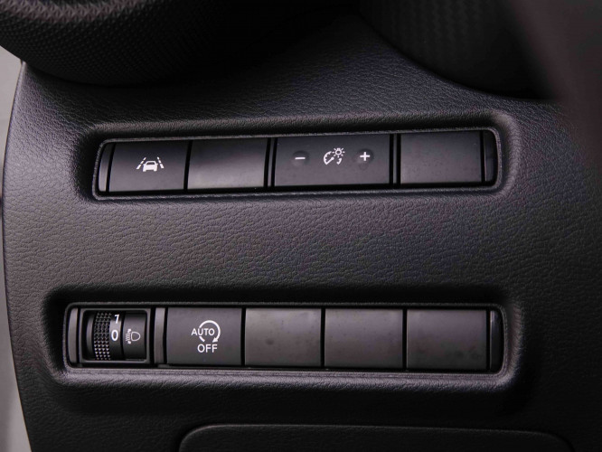 NISSAN_NISSAN_JUKE_2547618_8.jpg