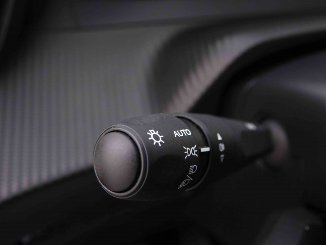 PEUGEOT_PEUGEOT_2008_2548356_14.jpg