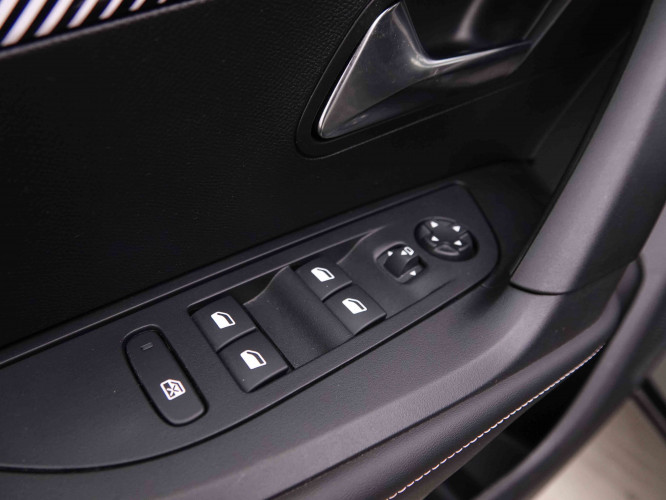 PEUGEOT_PEUGEOT_2008_2548356_18.jpg