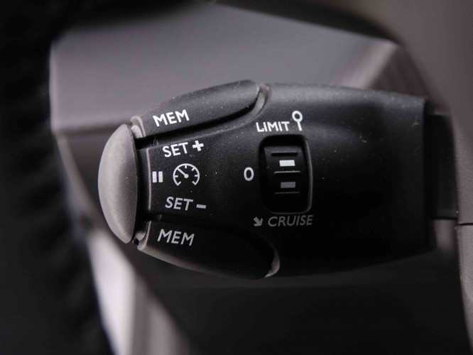 PEUGEOT_PEUGEOT_208_2546919_15.jpg