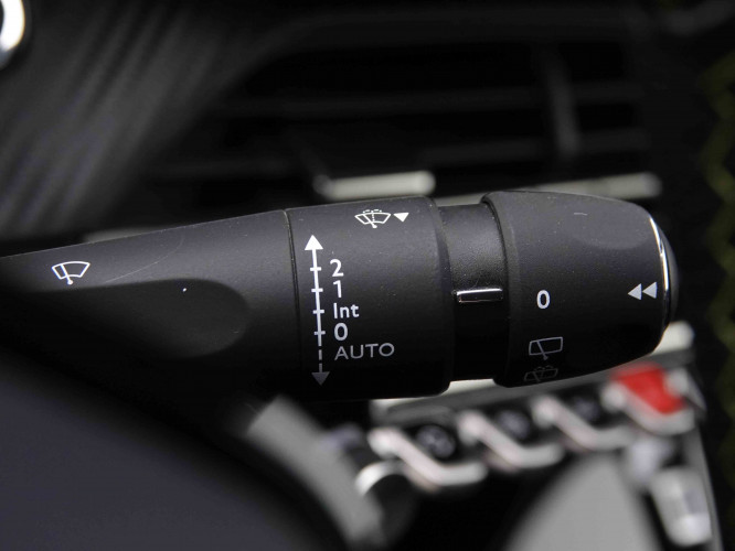 PEUGEOT_PEUGEOT_208_2546925_15.jpg