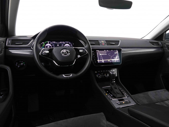 SKODA_SKODA_SUPERB_2547327_8.jpg