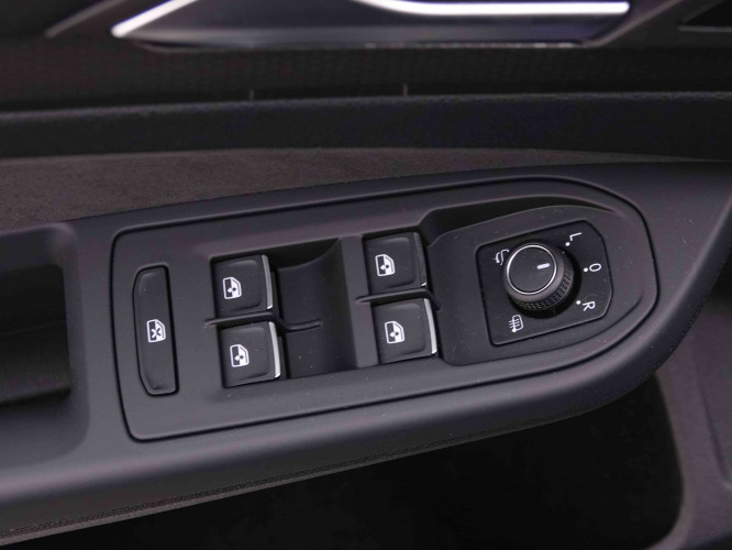 VOLKSWAGEN_VOLKSWAGEN_GOLF GTI_2547499_26.jpg