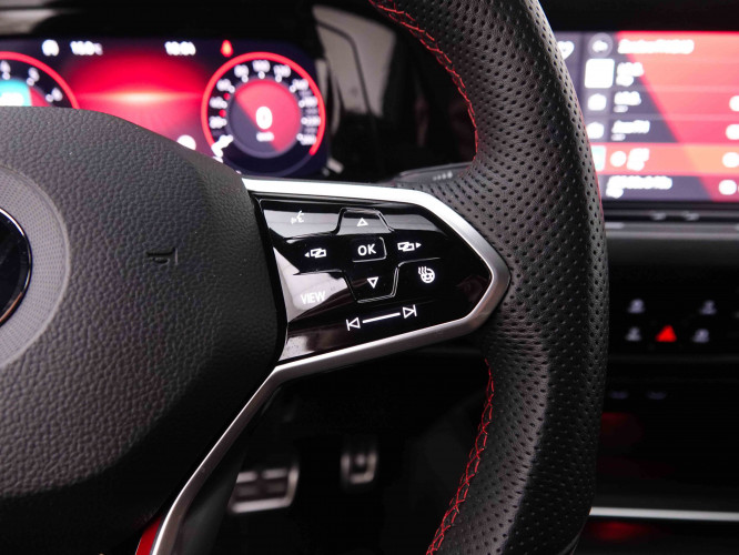 VOLKSWAGEN_VOLKSWAGEN_GOLF GTI_2548119_22.jpg