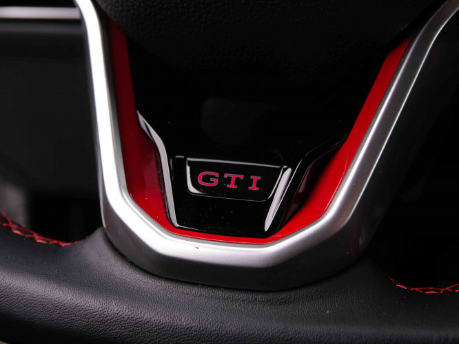 VOLKSWAGEN_VOLKSWAGEN_GOLF GTI_2548119_23.jpg