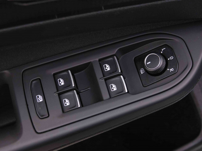 VOLKSWAGEN_VOLKSWAGEN_GOLF GTI_2548119_24.jpg