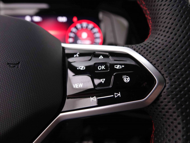 VOLKSWAGEN_VOLKSWAGEN_GOLF GTI_2548410_17.jpg