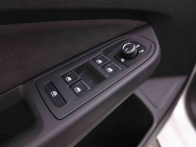 VOLKSWAGEN_VOLKSWAGEN_GOLF GTI_2548410_18.jpg