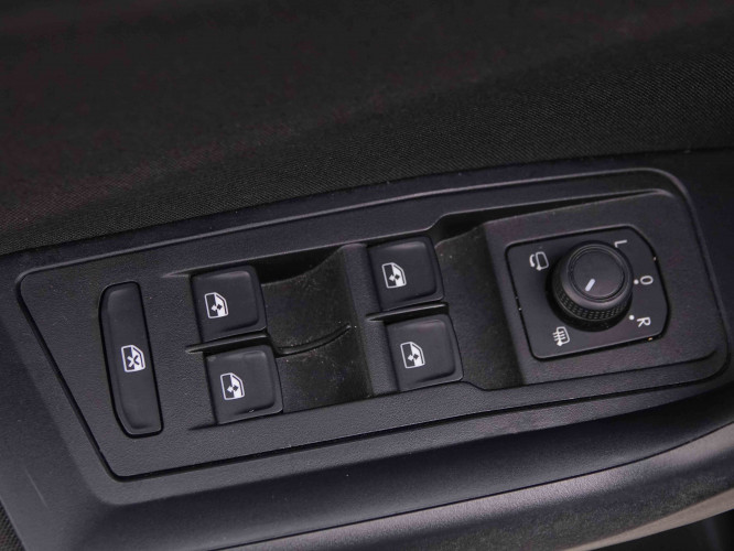 VOLKSWAGEN_VOLKSWAGEN_T_ROC_2547871_17.jpg